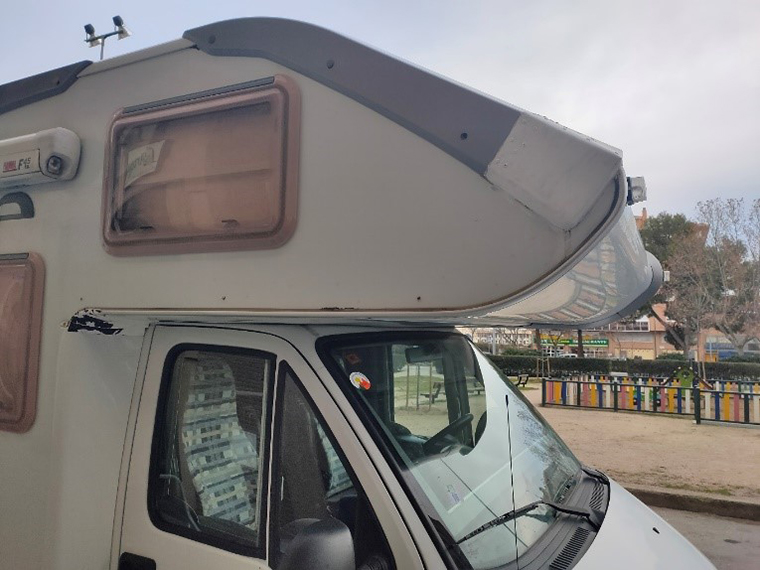 Image 1. A motorhome without an original part caravana1.jpg