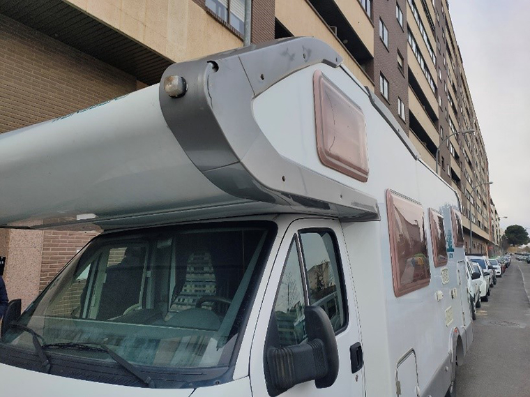 Image 2. Another side of a motorhome caravana2.jpg