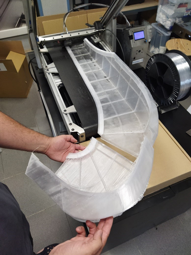 Image 6. New, 3D-printed part caravana6.jpg