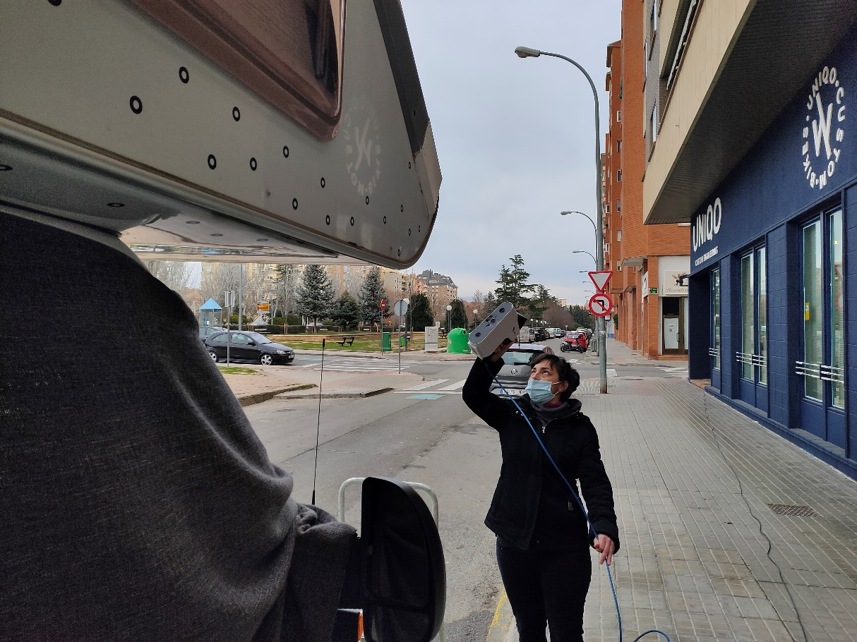 Scanning a car outside im0605-2.png